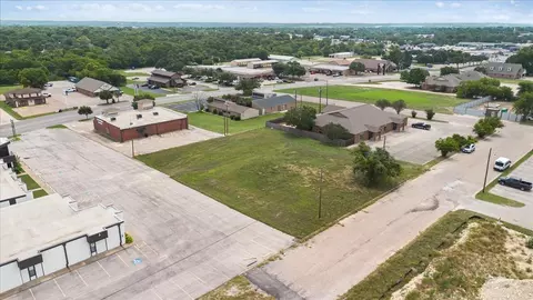 308 Lincoln Park Dr, Cleburne, TX 76033