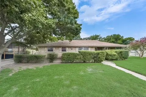 105 N Valley St, Red Oak, TX 75154