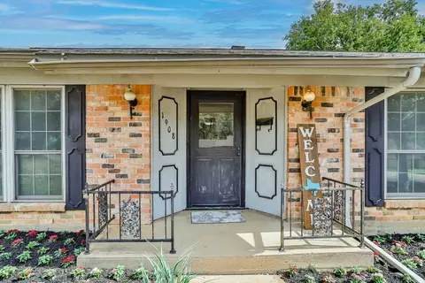 1908 Westcliff Dr, Euless, TX 76040
