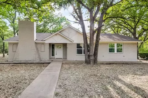 103 Briar Oaks Dr, Azle, TX 76020