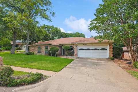 1000 Rosewood Ct, Euless, TX 76039