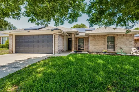 1432 Clarendon St, Fort Worth, TX 76134