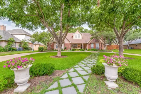 907 Greenway Cir, Duncanville, TX 75137