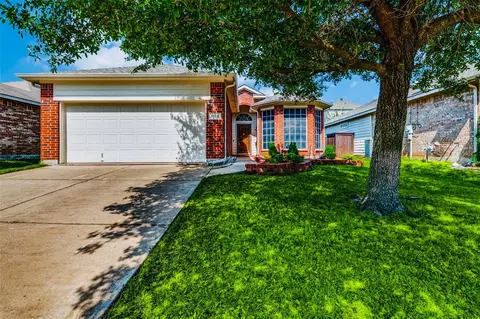 1128 Fairweather Dr, Fort Worth, TX 76120