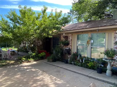 427 Claire Ct, Arlington, TX 76012