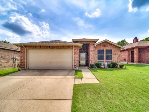 8400 Cotton Valley Ln, Arlington, TX 76002