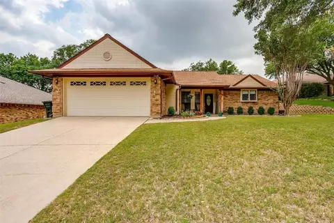 1328 Colorado Dr, Benbrook, TX 76126