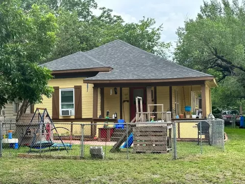 819 S Willow St, Sherman, TX 75090