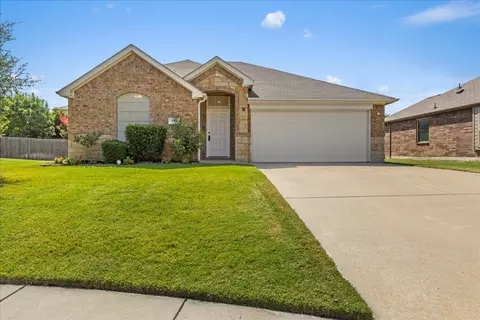 749 Misty Oak Trl, Burleson, TX 76028