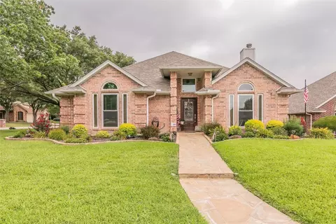 428 Montreal Dr, Hurst, TX 76054