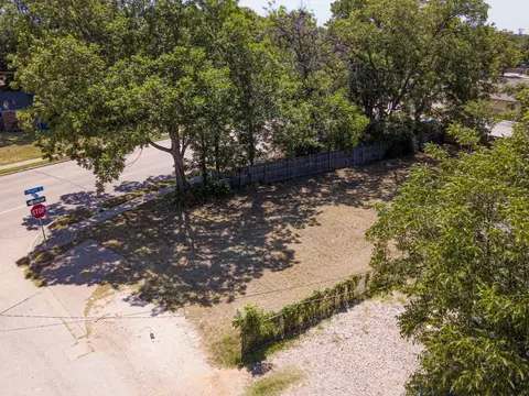 206 E 4th St, Arlington, TX 76010