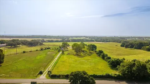 1821 N Cardinal Rd, Reno, TX 76020