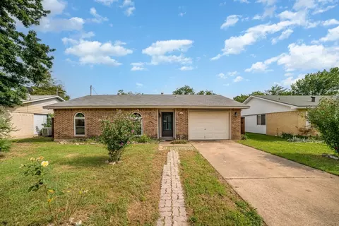 505 Campfire Dr, Grand Prairie, TX 75052