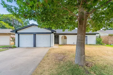 1608 Knoxville Dr, Bedford, TX 76022