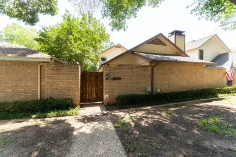 607 Castlewood Ln, Arlington, TX 76012