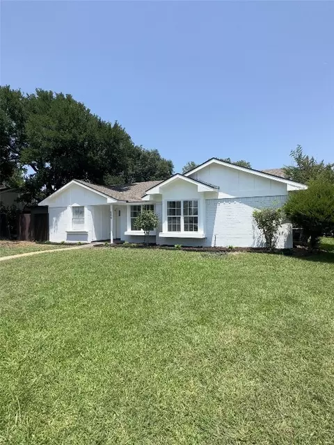 944 Carom Way, Dallas, TX 75217
