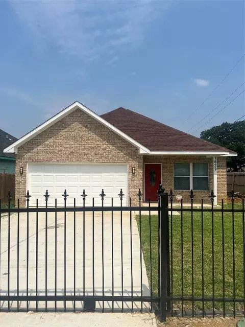 1829 Effie St, Fort Worth, TX 76105