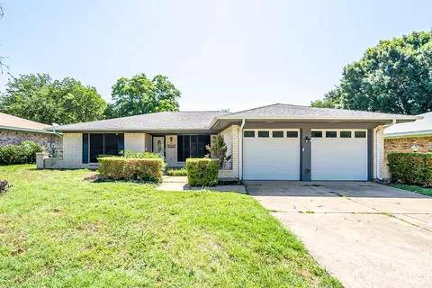 3101 Apple Blossom Ln, Arlington, TX 76014