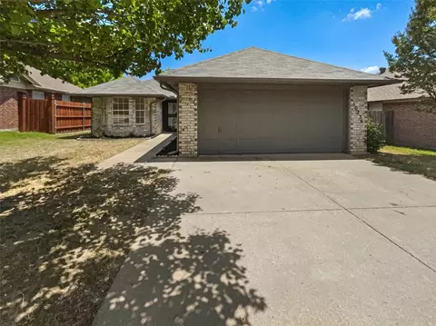 10236 Maria Dr, Fort Worth, TX 76108