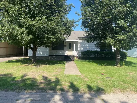 906 Gladney St, Gainesville, TX 76240
