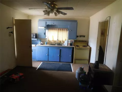 301 Broken Arrow, Comanche, TX 76442 photo 4