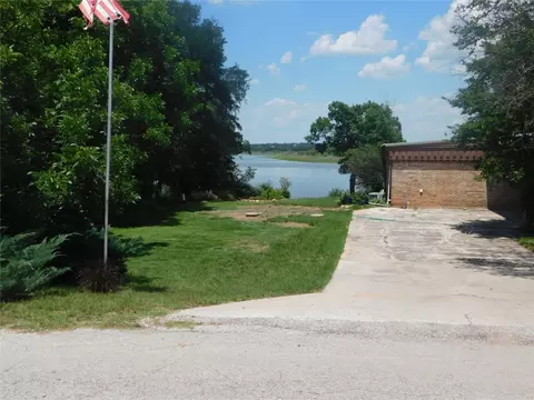 301 Broken Arrow, Comanche, TX 76442 photo 8