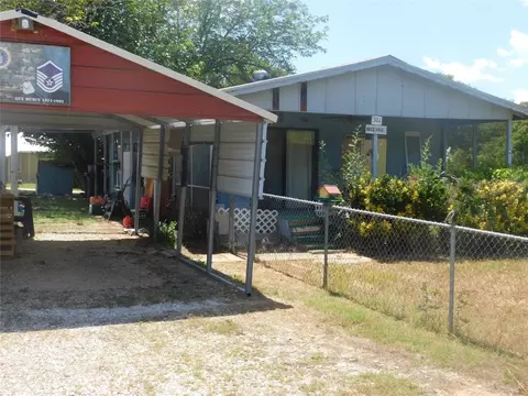 301 Broken Arrow, Comanche, TX 76442 photo 2