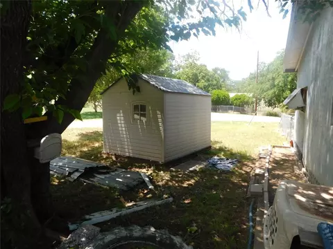 301 Broken Arrow, Comanche, TX 76442 photo 10