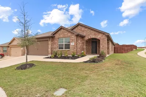 9900 Huntersville Trl, Fort Worth, TX 76108