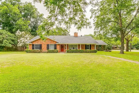 913 Forrest Ave, Cleburne, TX 76033