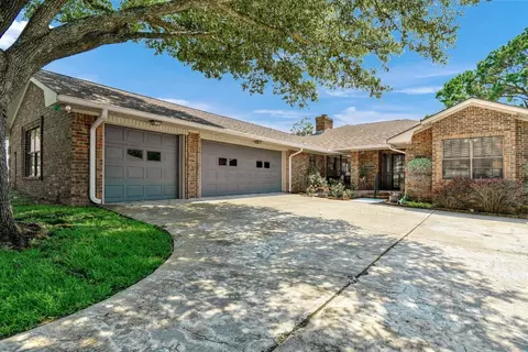 1318 Kiowa E Dr, Lake Kiowa, TX 76240
