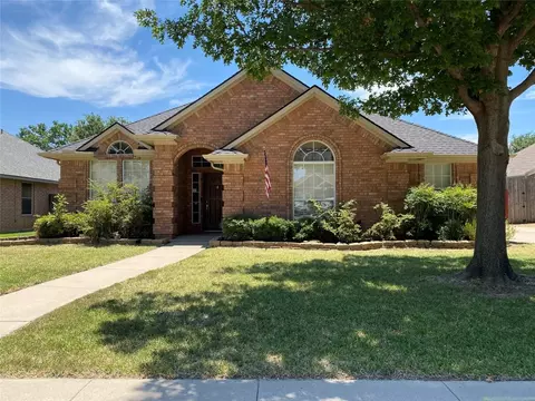 9116 Hialeah S Cir, North Richland Hills, TX 76182