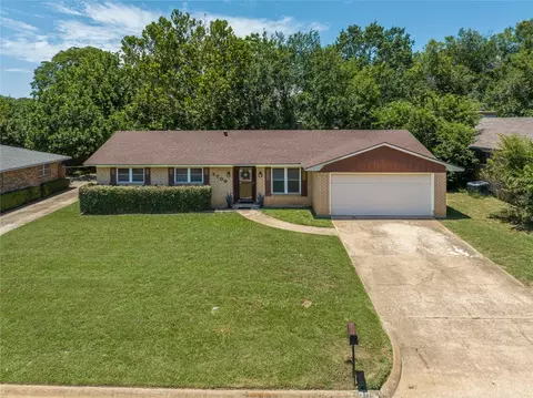 2709 Paula Dr, Denison, TX 75020