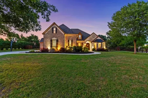 7801 Oak Creek Ln, Denton, TX 76208