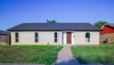 1425 Applegate Dr, Lewisville, TX 75067