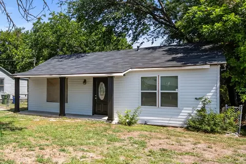 7820 Longfield Dr, White Settlement, TX 76108