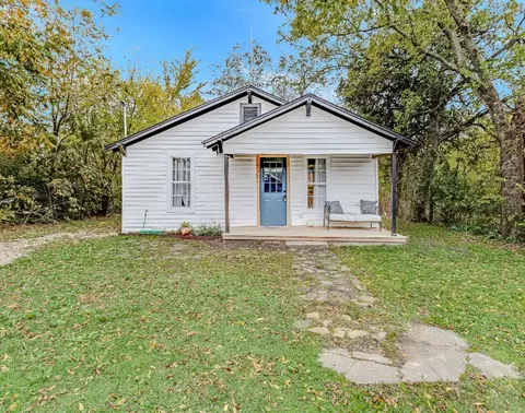 232 Elm St, Wills Point, TX 75169