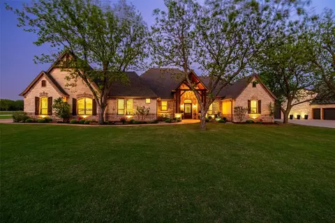 9204 King Air Dr, Granbury, TX 76049