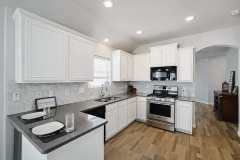 9109 Eagle Dr, Aubrey, TX 76227
