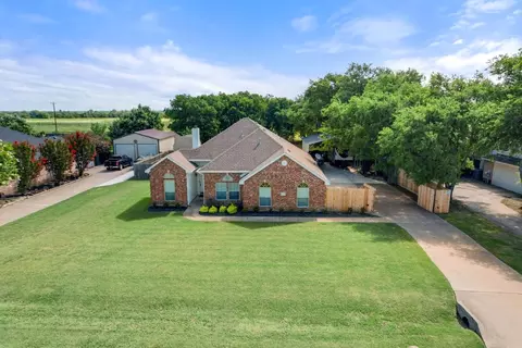 204 Kings Court Dr, Waxahachie, TX 75165