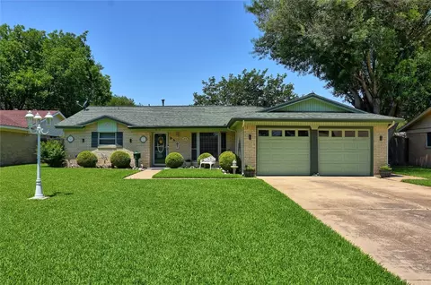 1814 Santa Rosa Ct, Grand Prairie, TX 75051