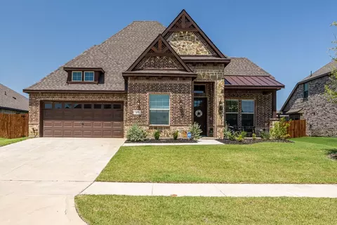 617 Dean Box Dr, Waxahachie, TX 75165