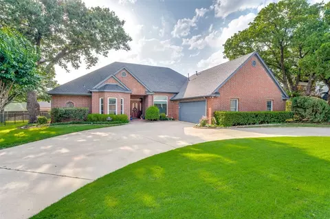 1313 Woodlake Dr, Corinth, TX 76210