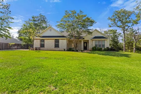 15987 Crazy Horse Dr, Lindale, TX 75771