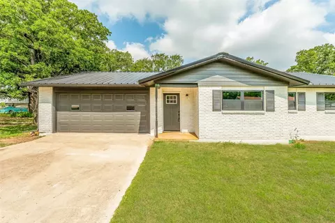 116 N Mohon St, De Leon, TX 76444