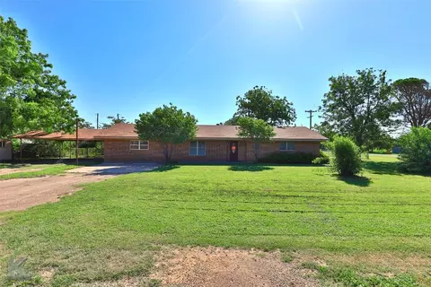 625 3rd St, Hawley, TX 79525
