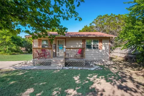 2905 Rockwood Dr, Granbury, TX 76048