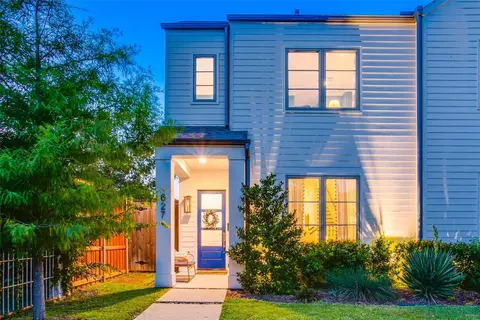 627 W 8th St, Dallas, TX 75208