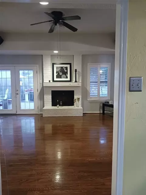 1517 Autumn Chase Sq, Bedford, TX 76022