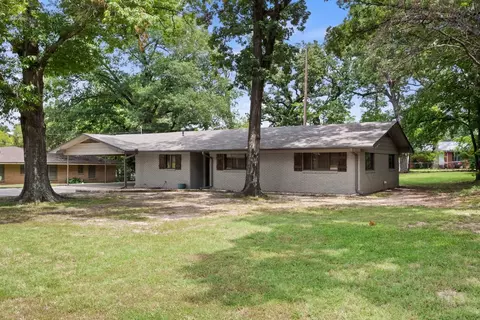 110 Mockingbird St, Mount Pleasant, TX 75455